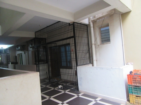 0) Li id 325 - Flat Entrance.JPG